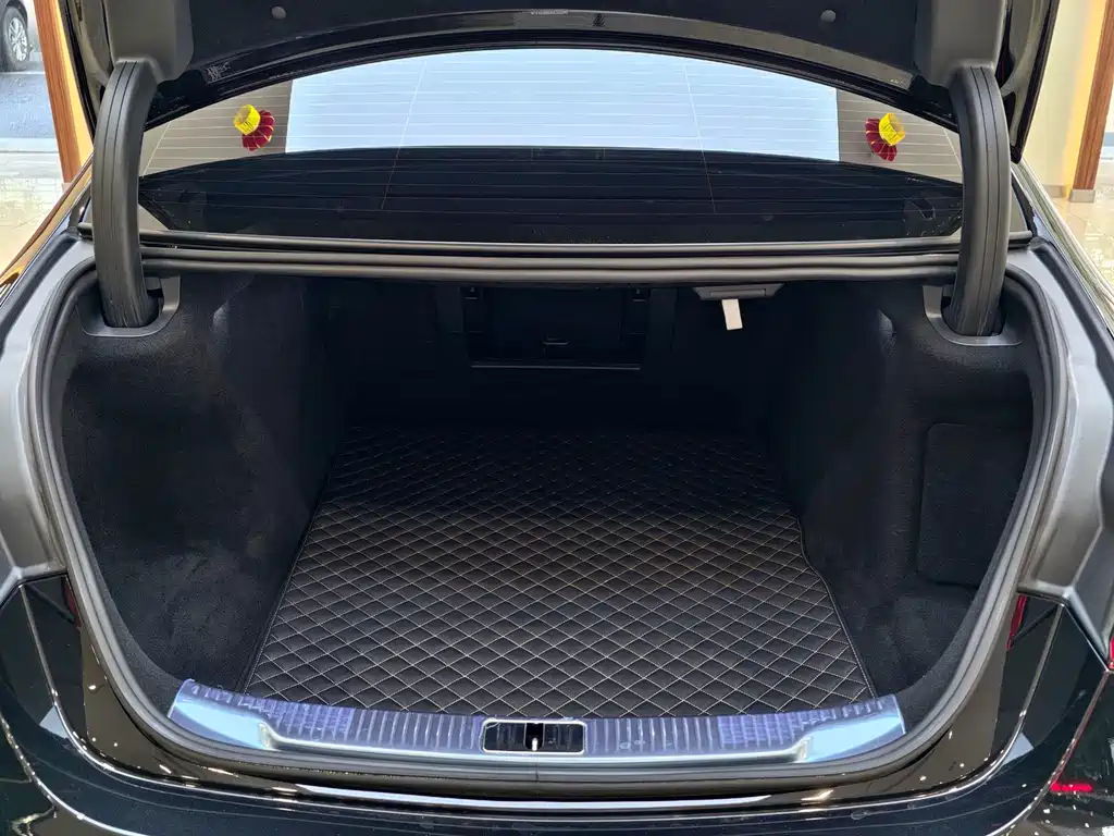 Mercedes-Benz S-Class — миниатюра 17