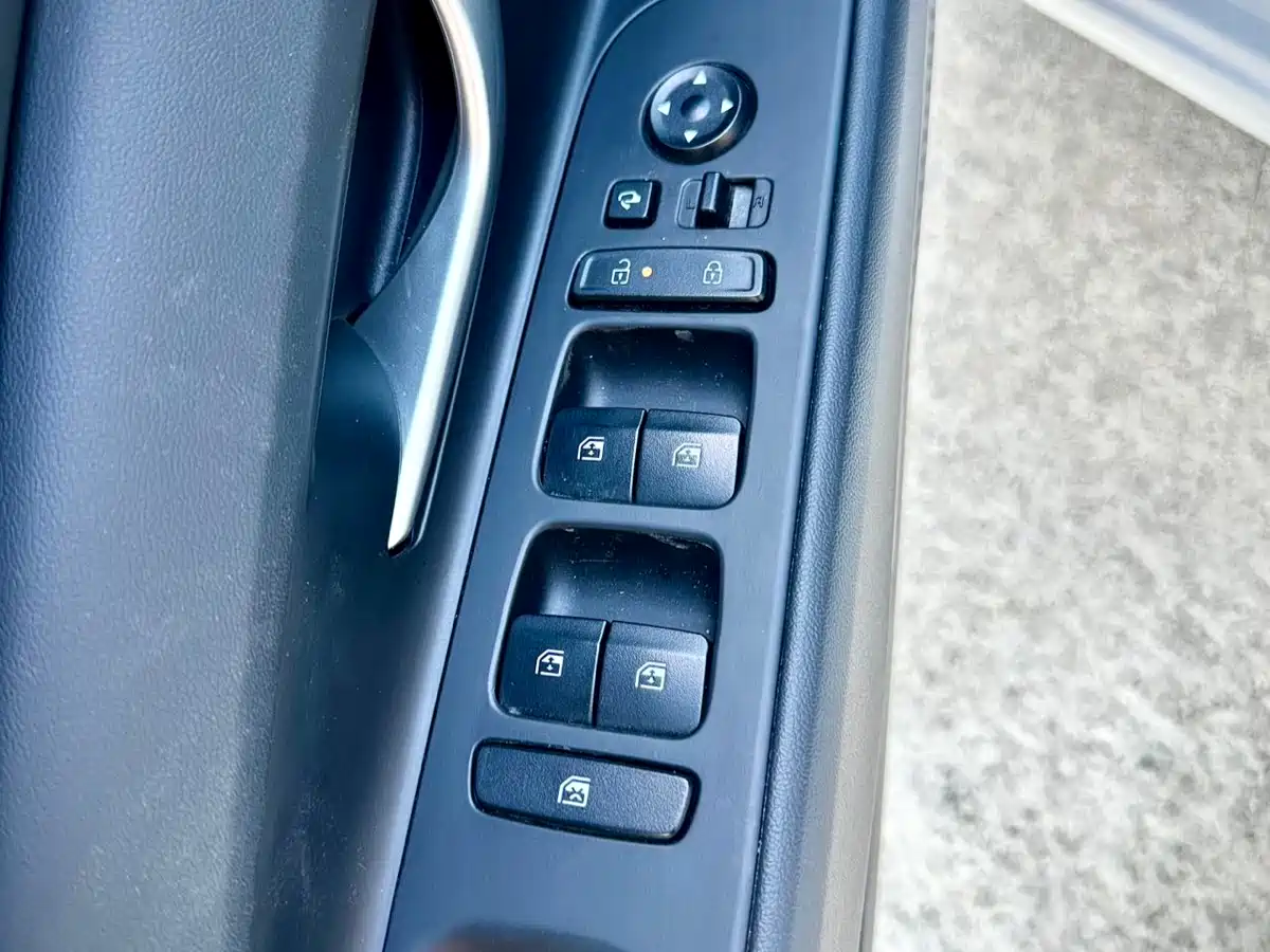 Hyundai Elantra 2023 Белый из Китая, фото 5