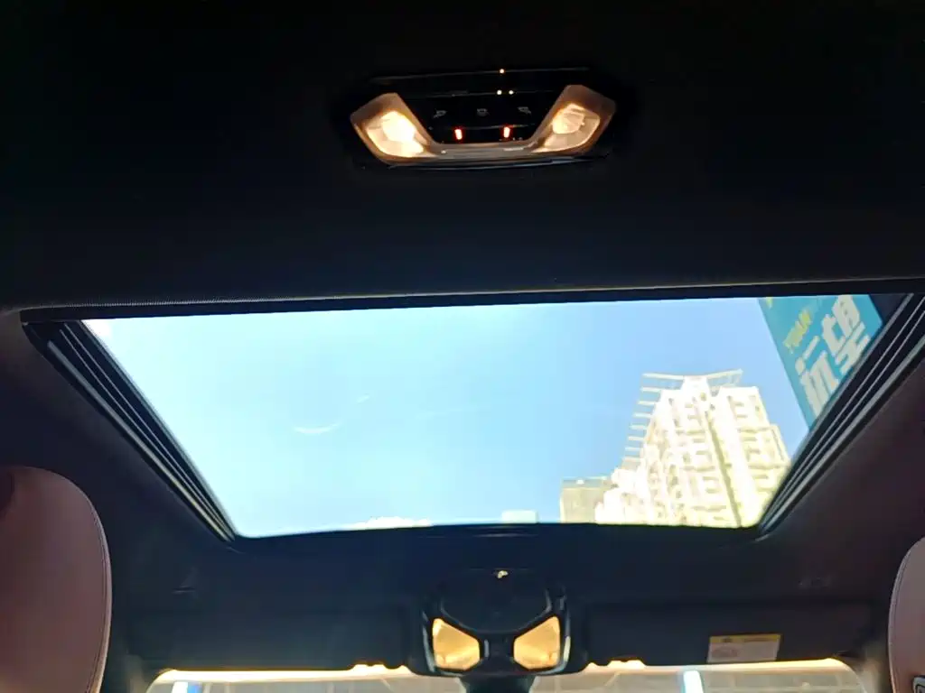 BMW i4 — миниатюра 18
