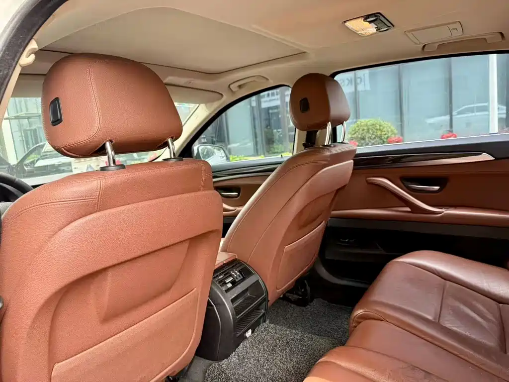 BMW 5 Series — миниатюра 6