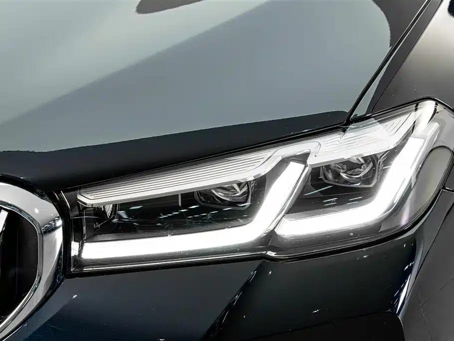 BMW 5 Series — миниатюра 4