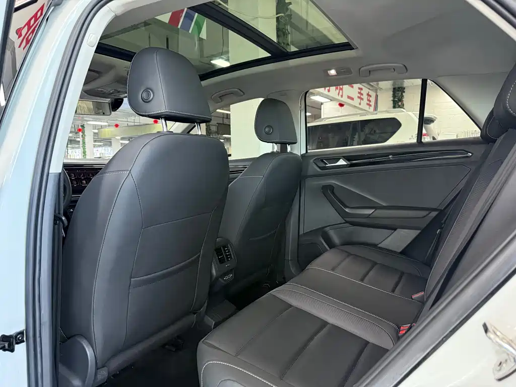 Volkswagen T-Roc — миниатюра 16
