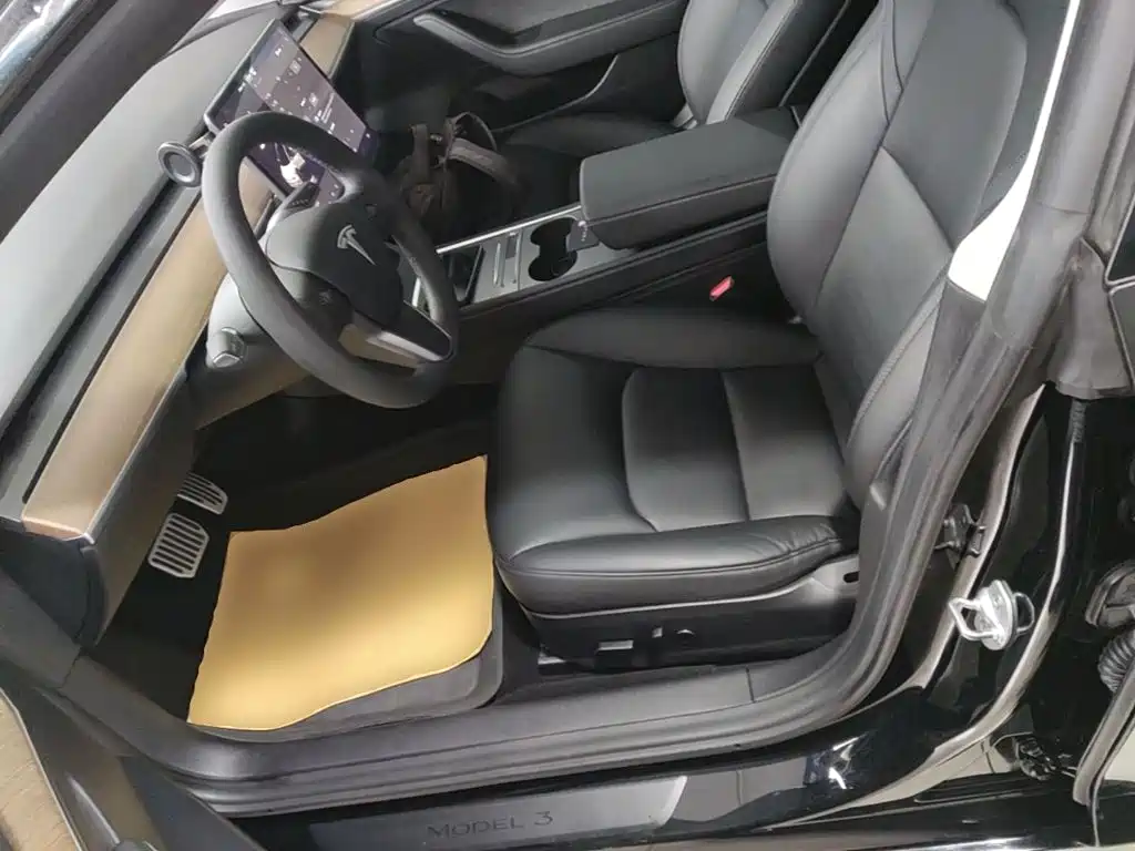 Tesla Model 3 — миниатюра 15