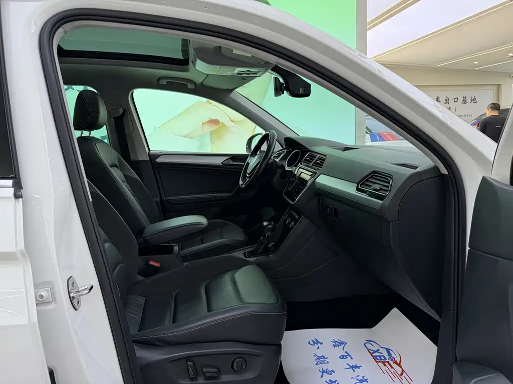Volkswagen Tiguan L — миниатюра 6
