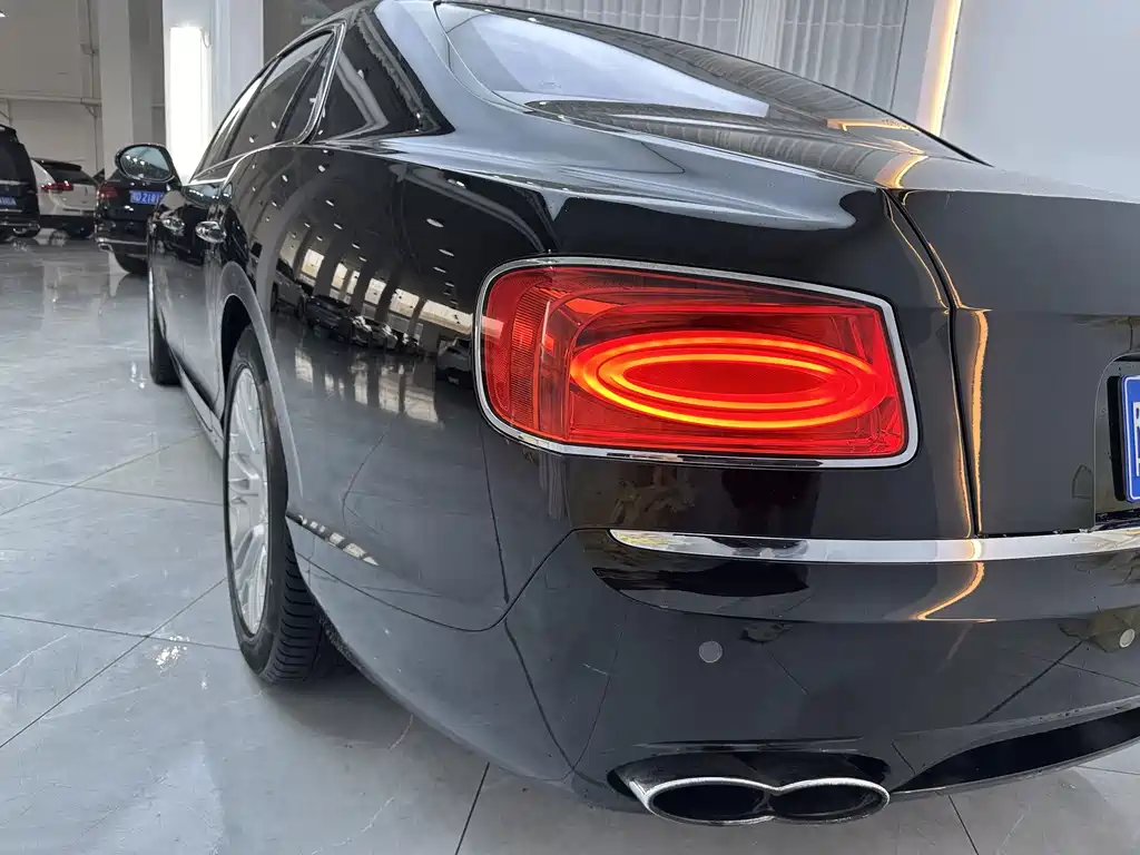 Bentley Flying Spur — миниатюра 18