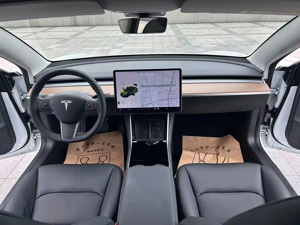 Tesla Model 3 — миниатюра 12