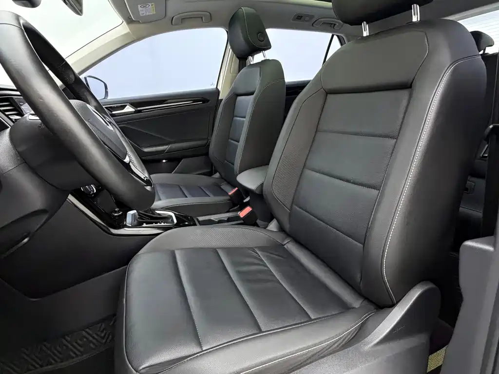 Volkswagen T-Roc — миниатюра 13