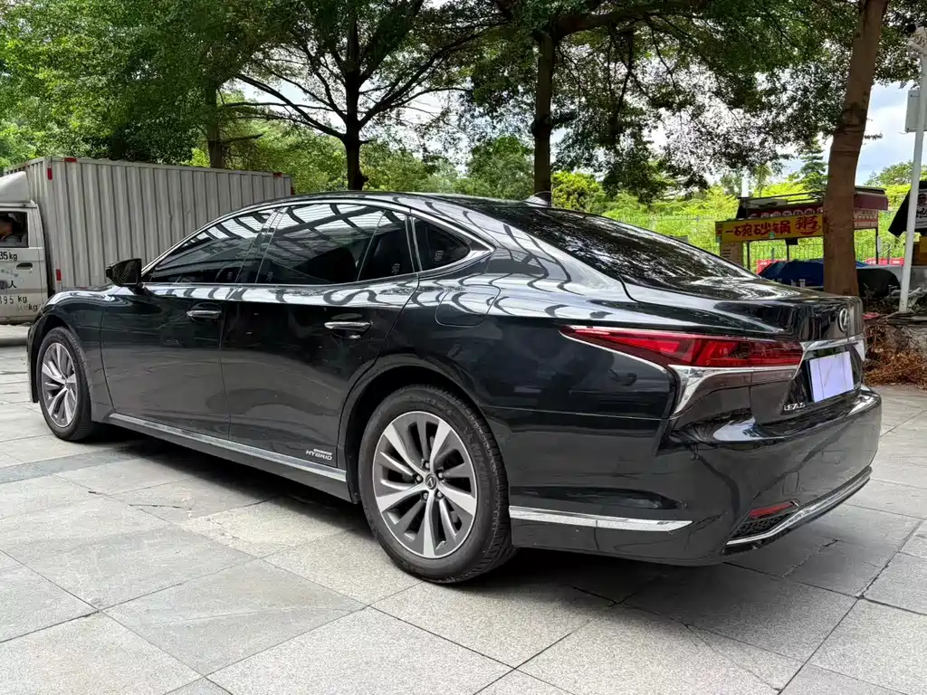 Lexus LS — миниатюра 10