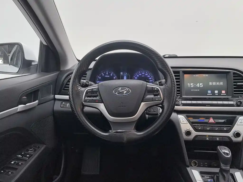 Hyundai Elantra — миниатюра 11