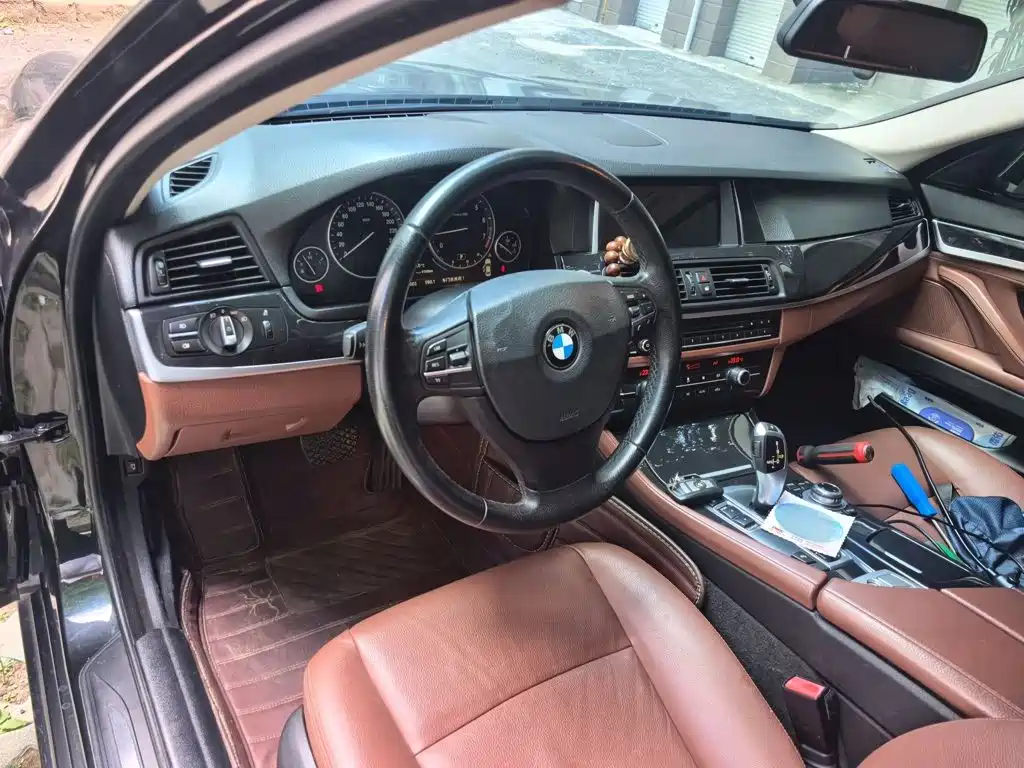 BMW 5 Series — миниатюра 5