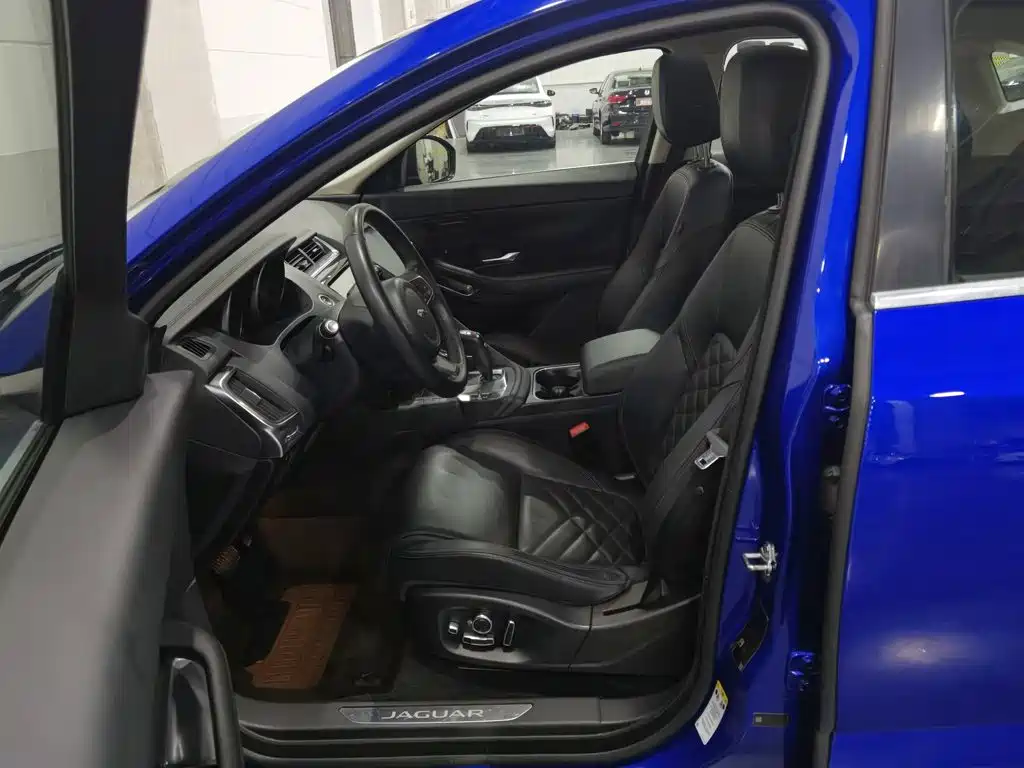 Jaguar E-PACE — миниатюра 10