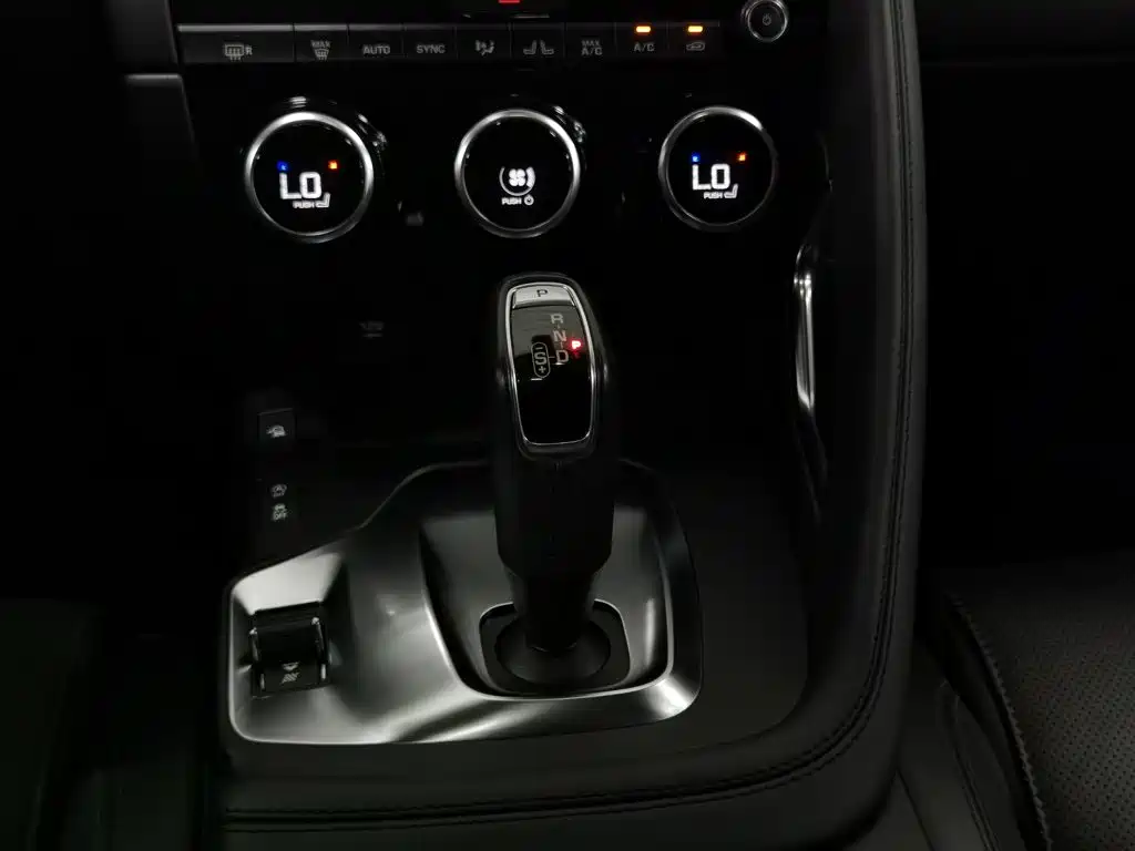Jaguar E-PACE — миниатюра 13
