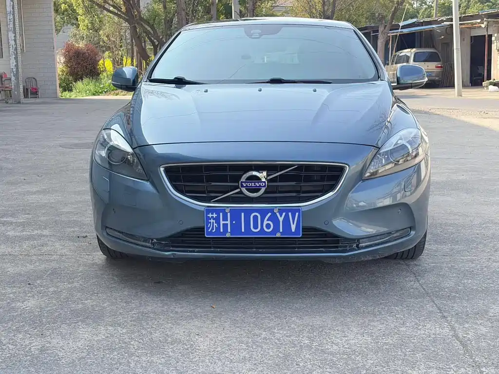 Купить Volvo V40