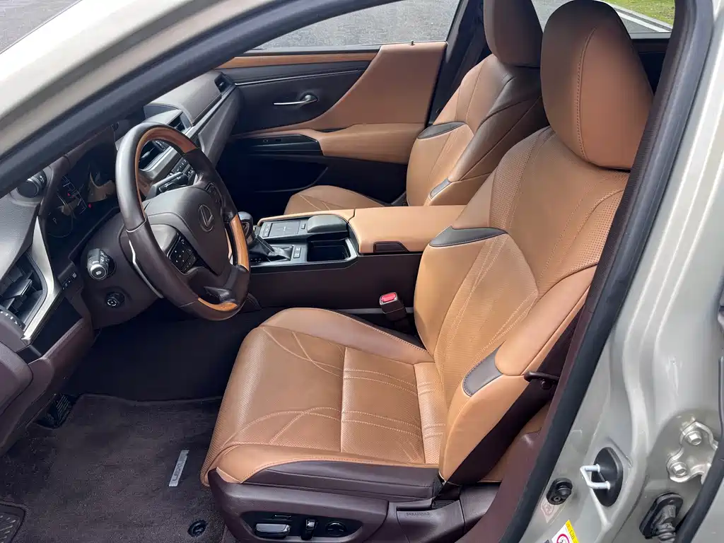 Lexus ES — миниатюра 9