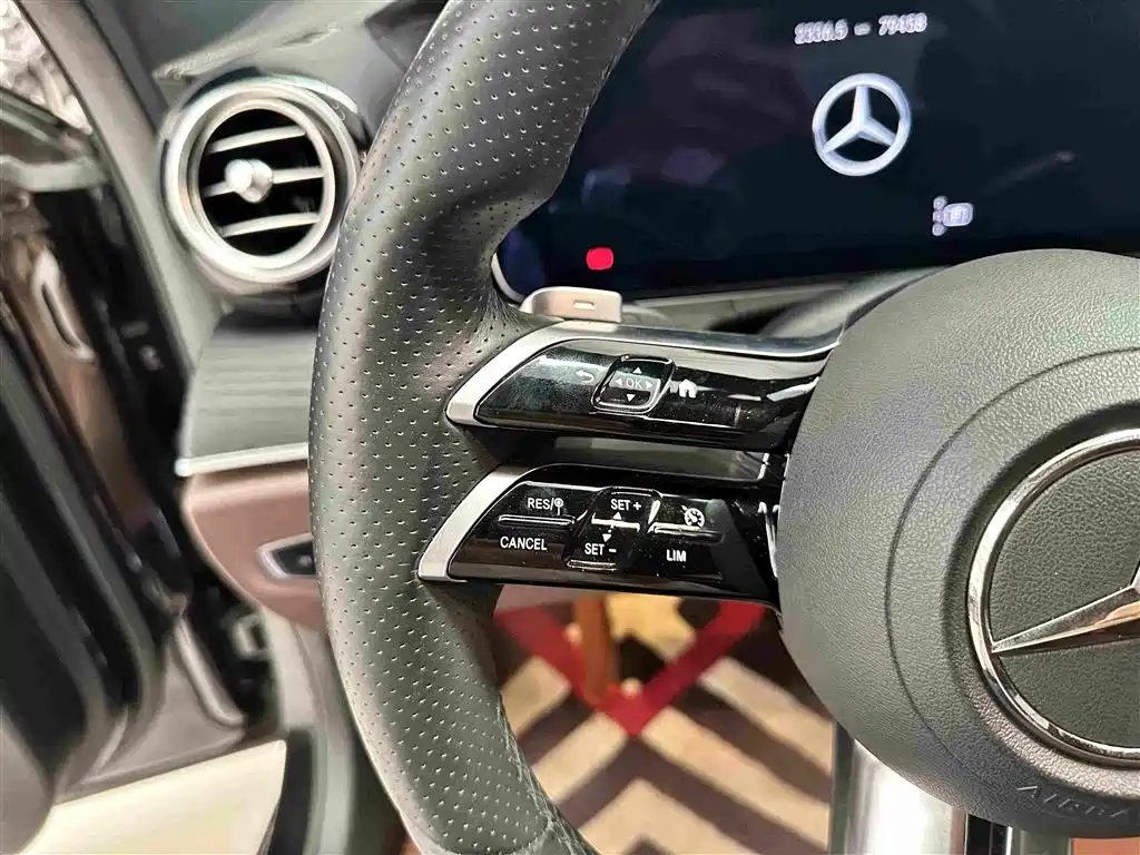 Mercedes-Benz E-Class — миниатюра 8