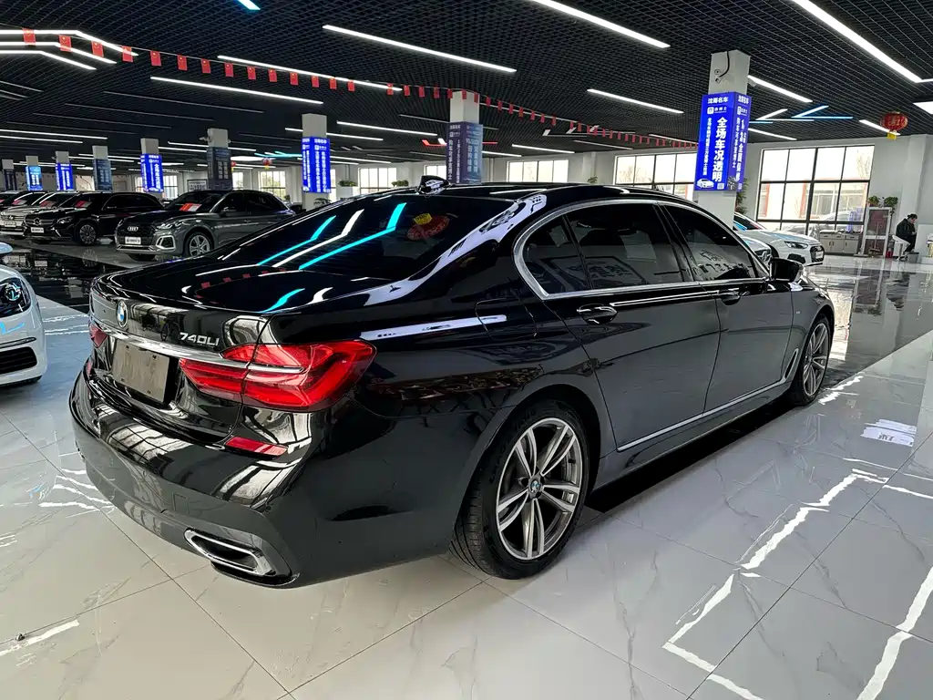 BMW 7 SERIES