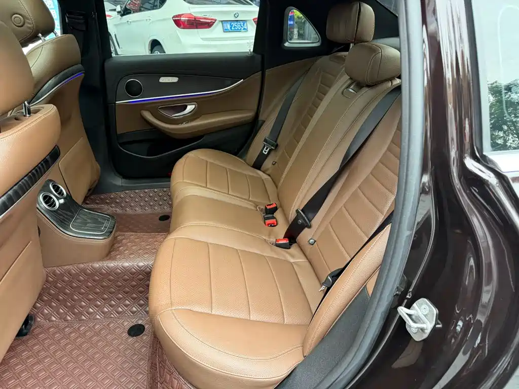 Mercedes-Benz E-Class — миниатюра 12
