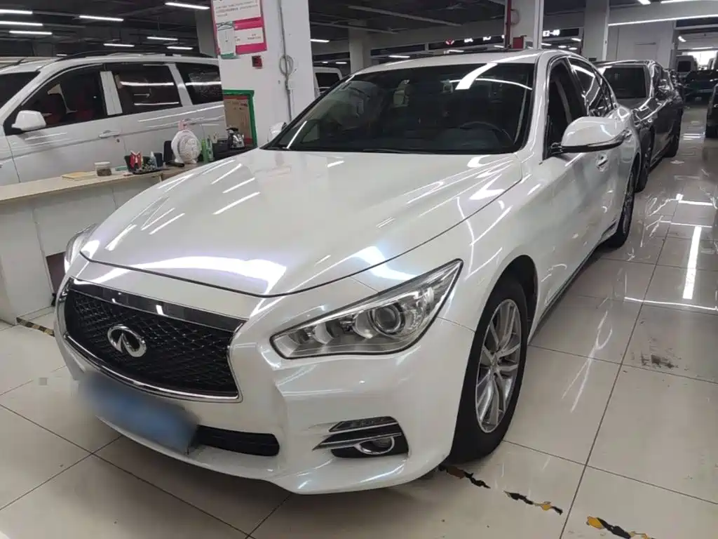 Infiniti Q50L