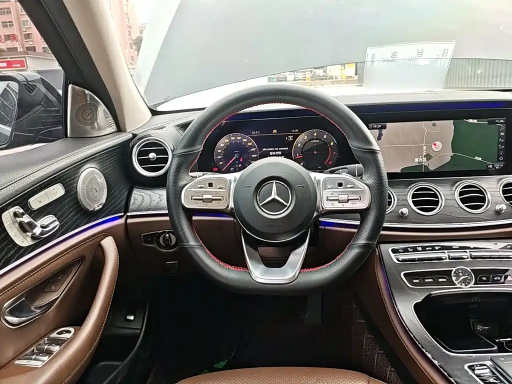 Mercedes-Benz E-Class — миниатюра 11