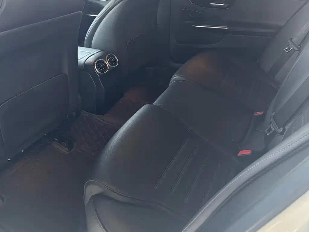 Mercedes-Benz C-Class — миниатюра 10