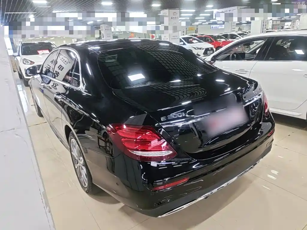 Mercedes-Benz E-Class — миниатюра 5