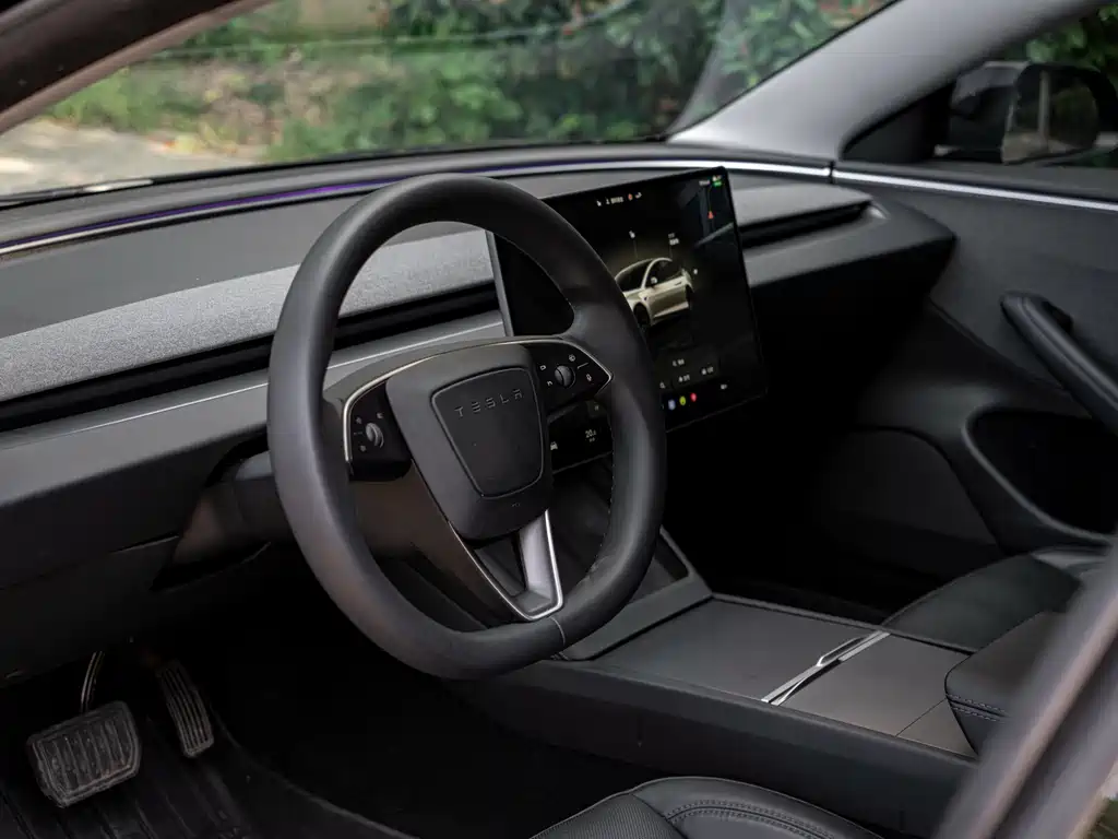 Tesla Model 3 — миниатюра 8