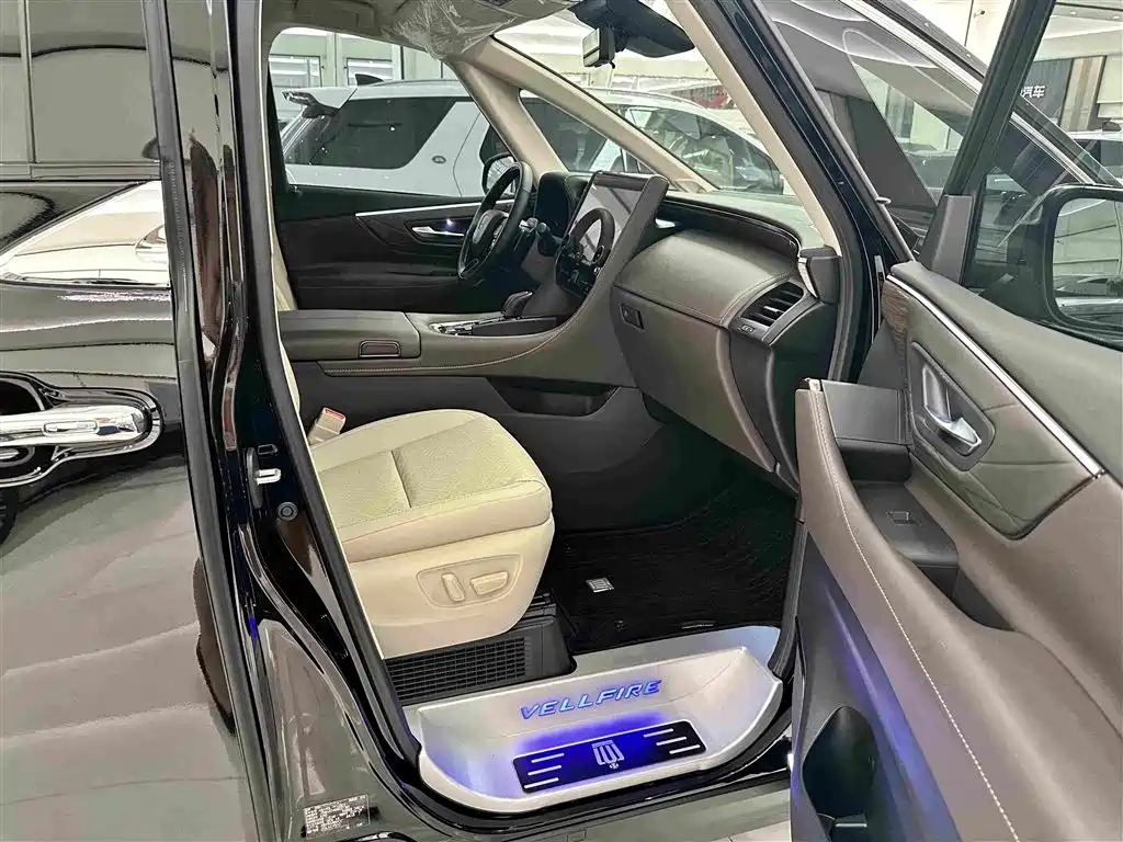 Toyota Vellfire — миниатюра 15