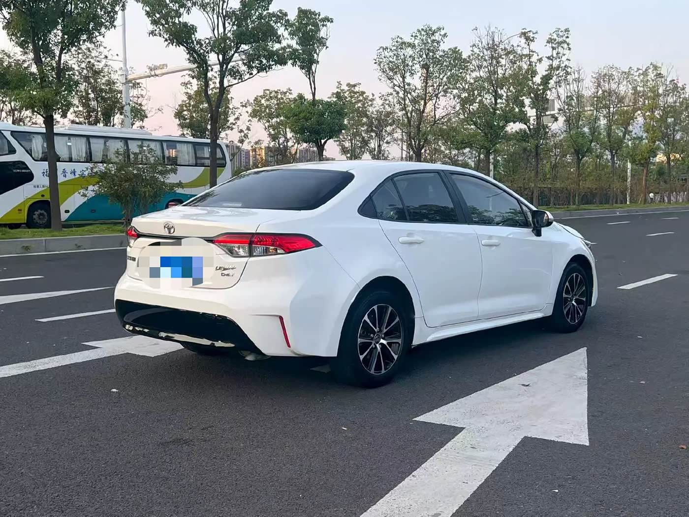 Toyota Levin 1.2 л 2024 г. Белый, пробег 15000 км