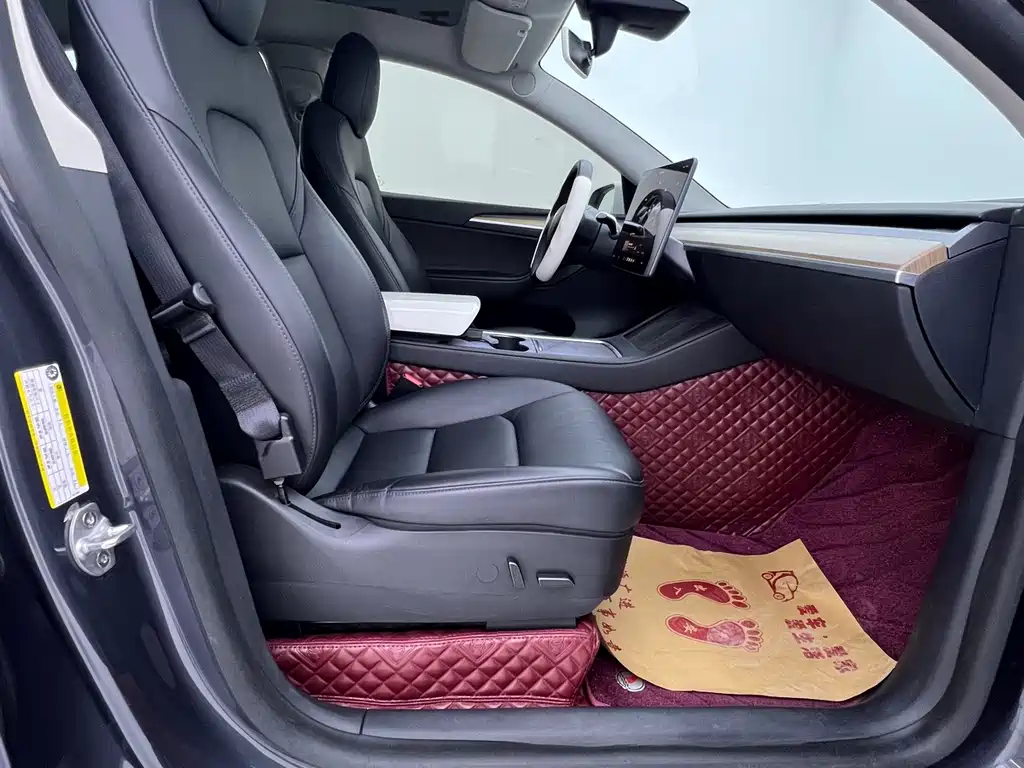 Tesla Model Y — миниатюра 16
