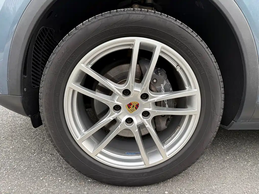 Porsche Cayenne — миниатюра 6