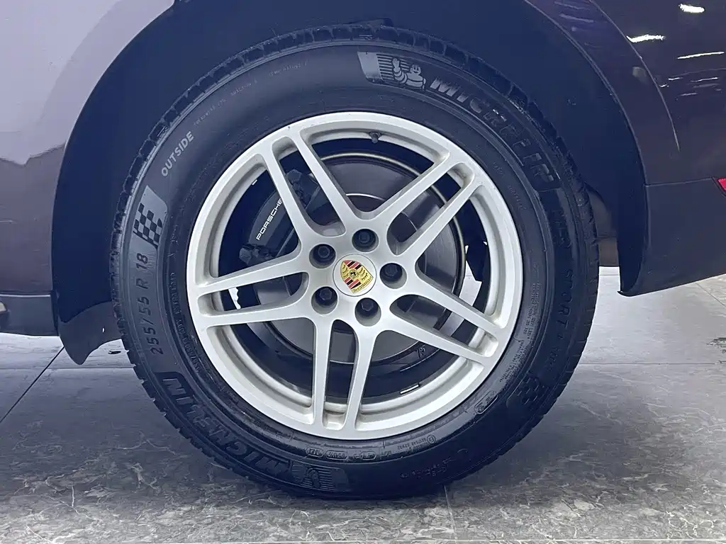 Porsche Macan — миниатюра 10