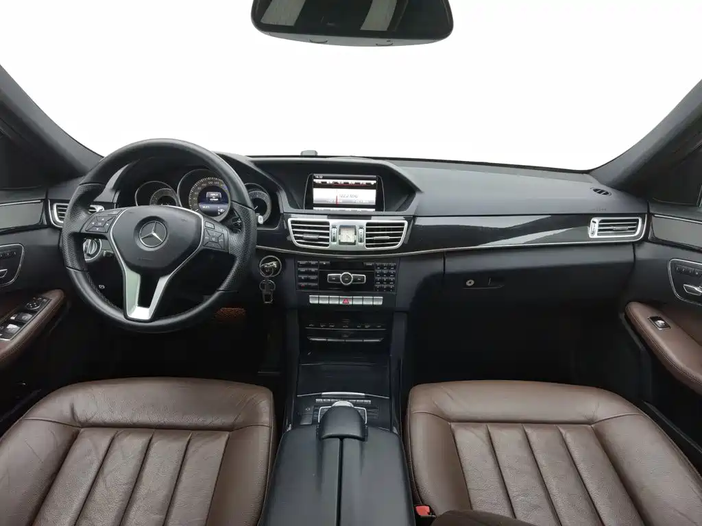 Mercedes-Benz E-Class — миниатюра 5
