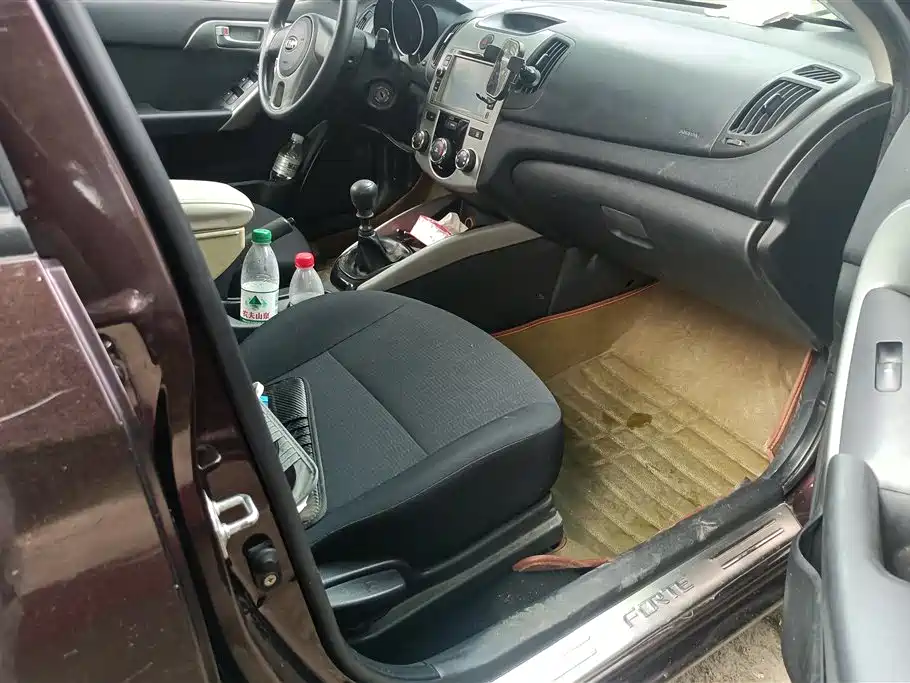Kia Forte 2014 1.6L MT GL