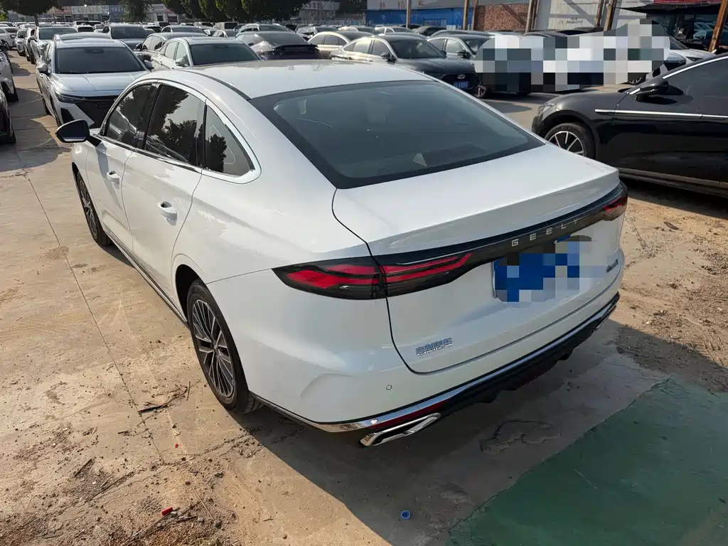 Geely Emgrand — миниатюра 15
