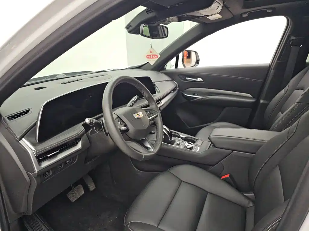 Cadillac XT4 — миниатюра 6