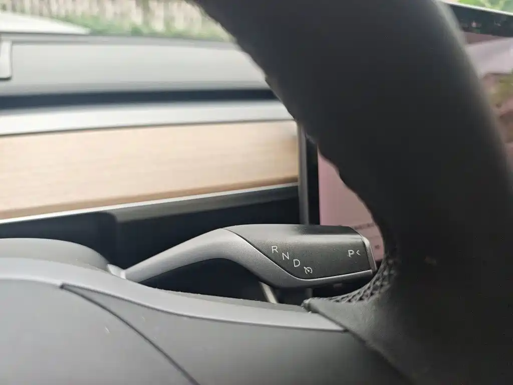 Tesla Model 3 — миниатюра 15