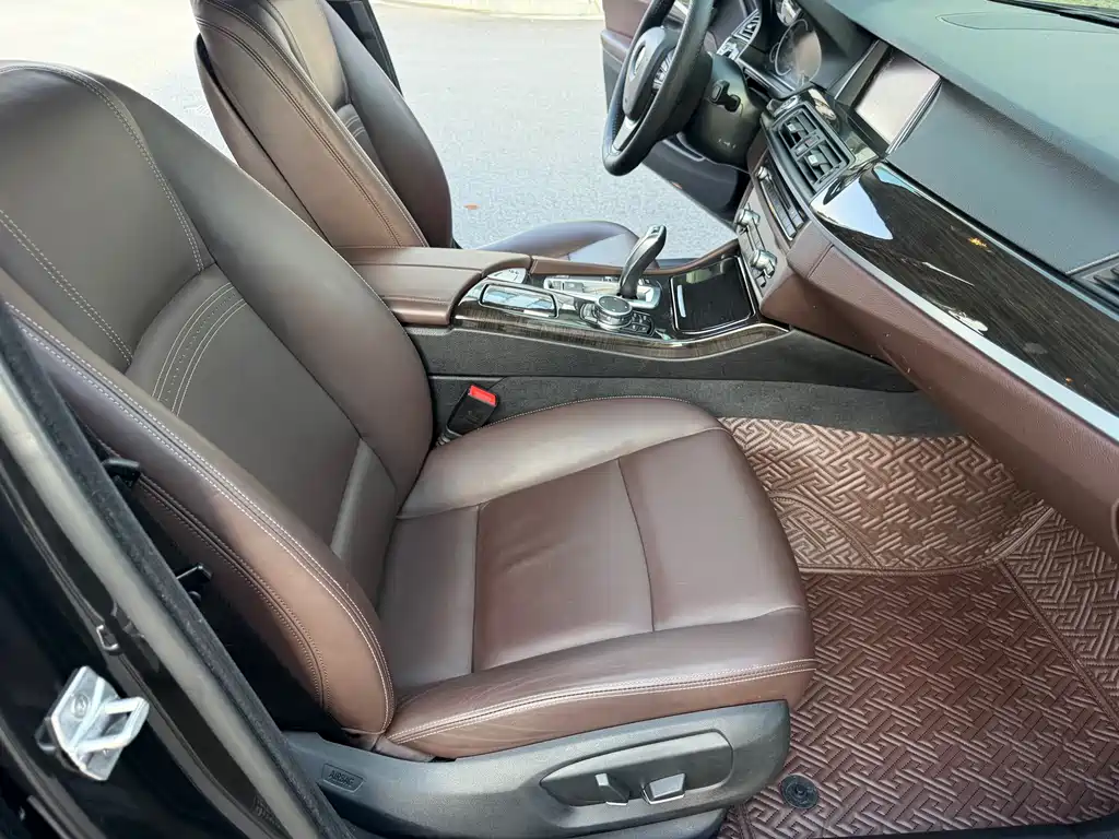 BMW 5 Series — миниатюра 14