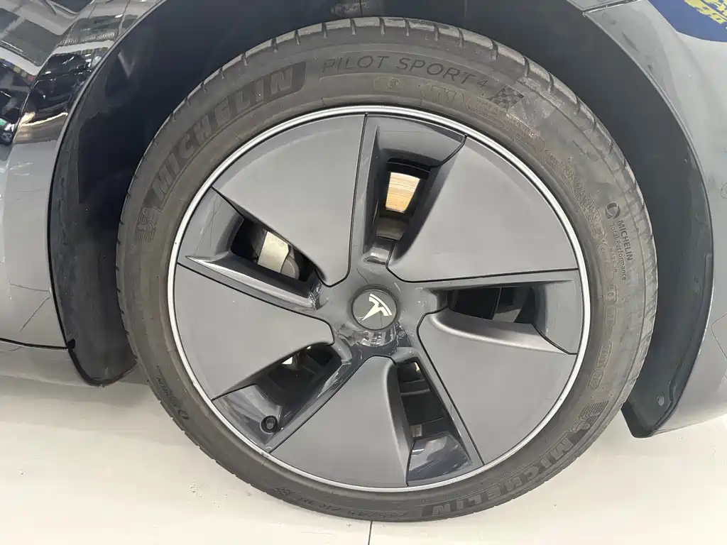Tesla Model 3 — миниатюра 19