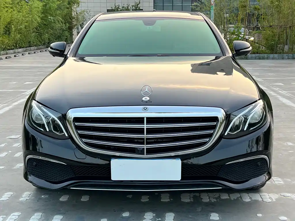 Mercedes-Benz E-Class — миниатюра 2