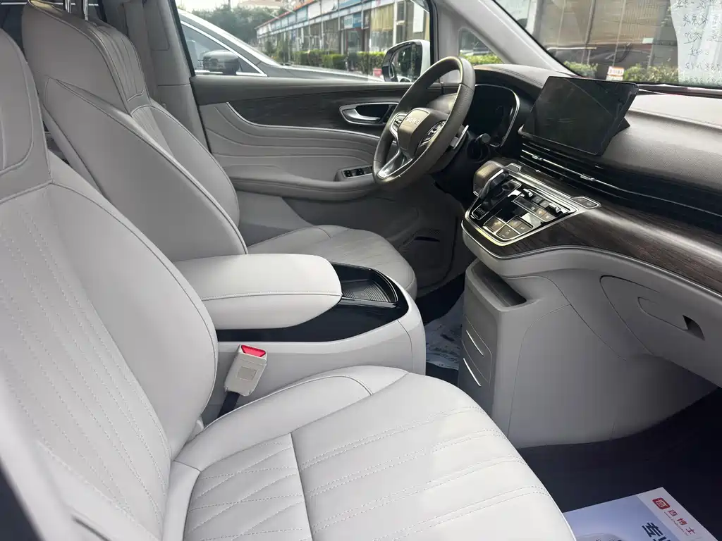 Roewe iMAX8 — миниатюра 5
