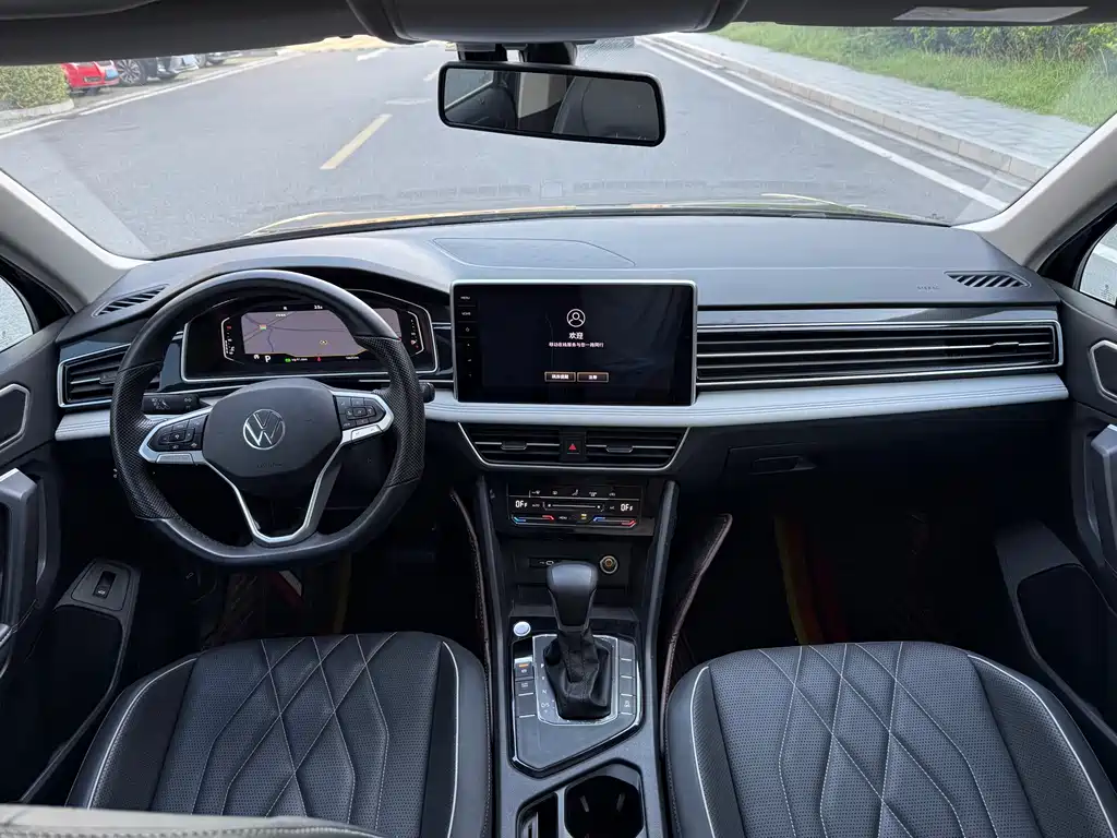 Volkswagen Tiguan L — миниатюра 10