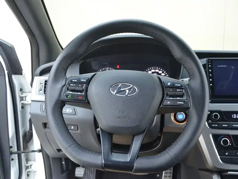Hyundai Sonata — миниатюра 10