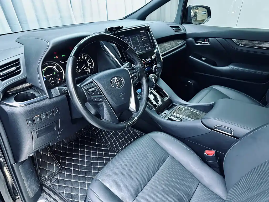 Toyota Alphard — миниатюра 8