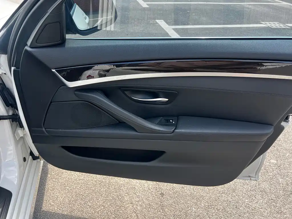 BMW 5 Series (Import) — миниатюра 23
