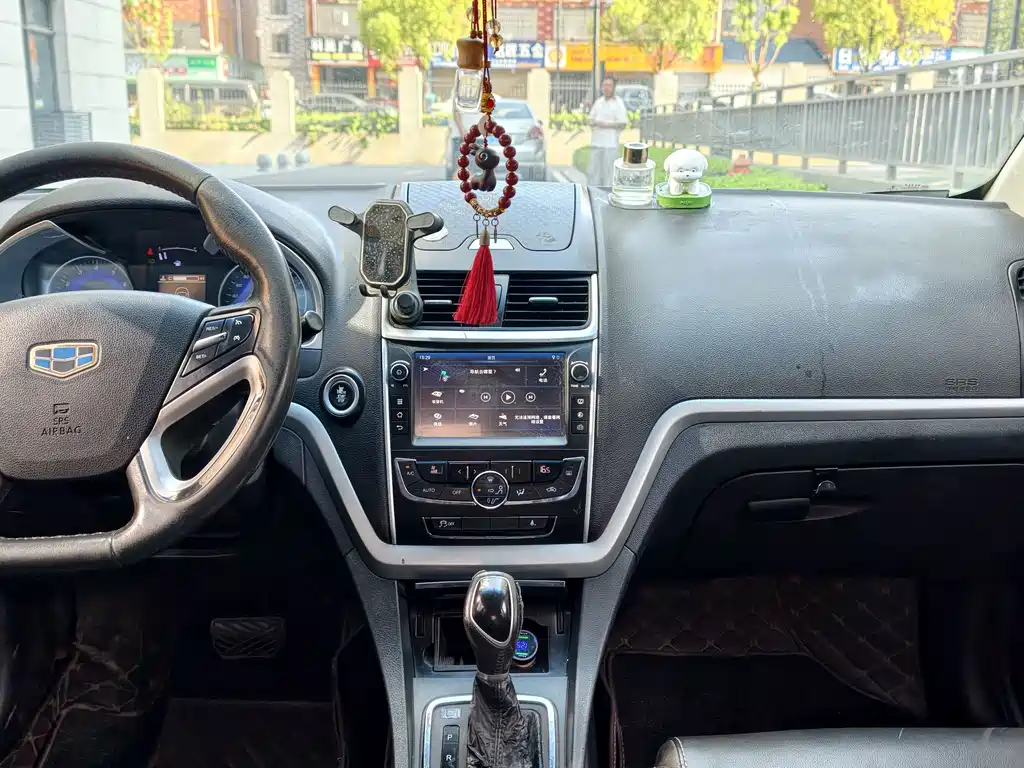 Geely Emgrand — миниатюра 15