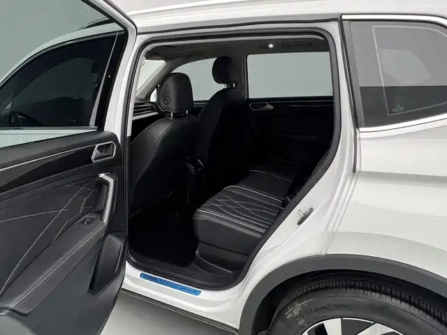 Volkswagen Tiguan L — миниатюра 15