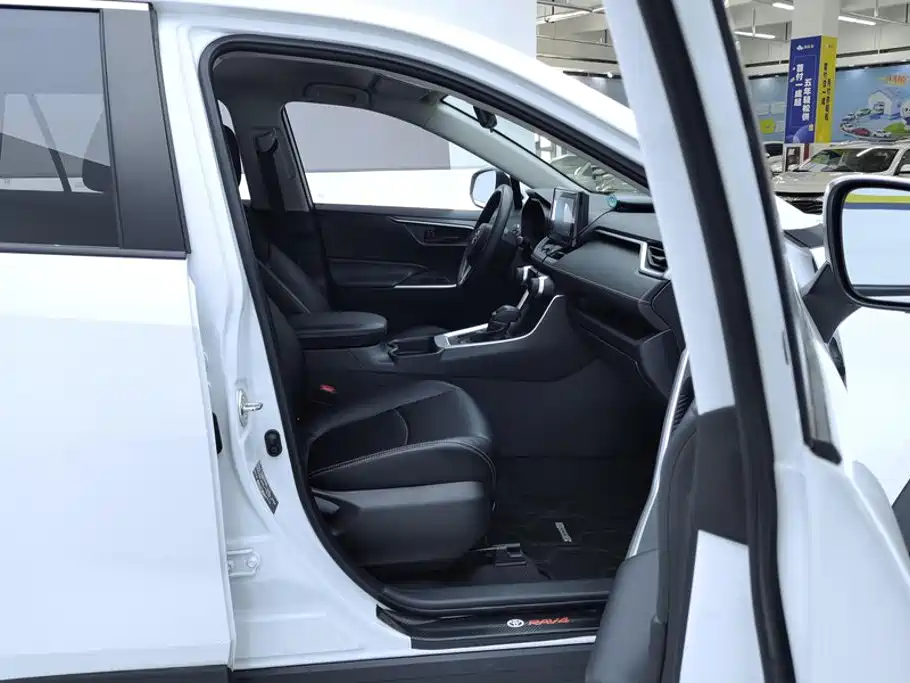 Toyota RAV4 — миниатюра 8