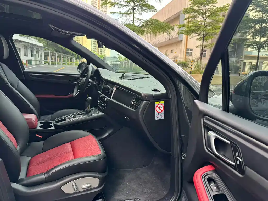 Porsche Macan — миниатюра 8