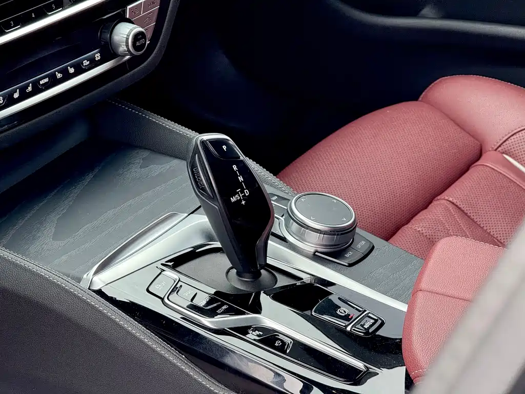 BMW 5 Series — миниатюра 9
