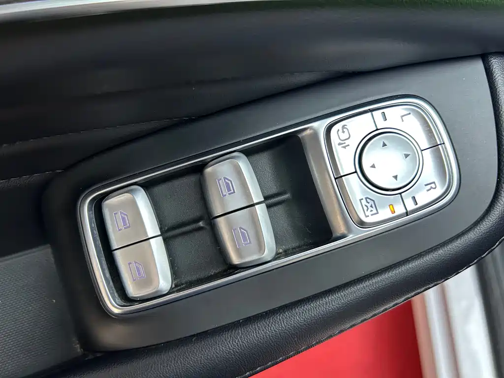 Roewe RX5 MAX — миниатюра 10